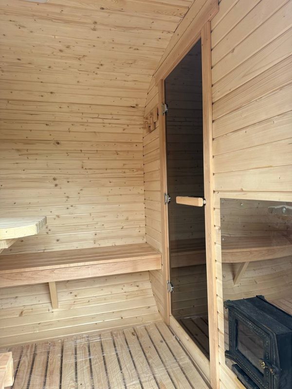 Стеклянная дверь в парилку внутри квадро бани