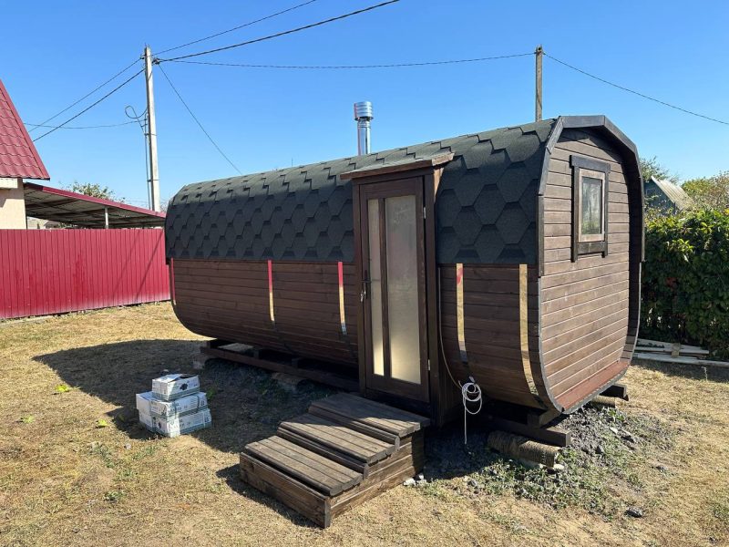 Квадро баня с дверью и окном