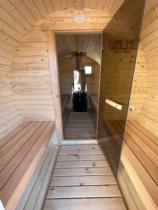 Стеклянная дверь на входе в парилку